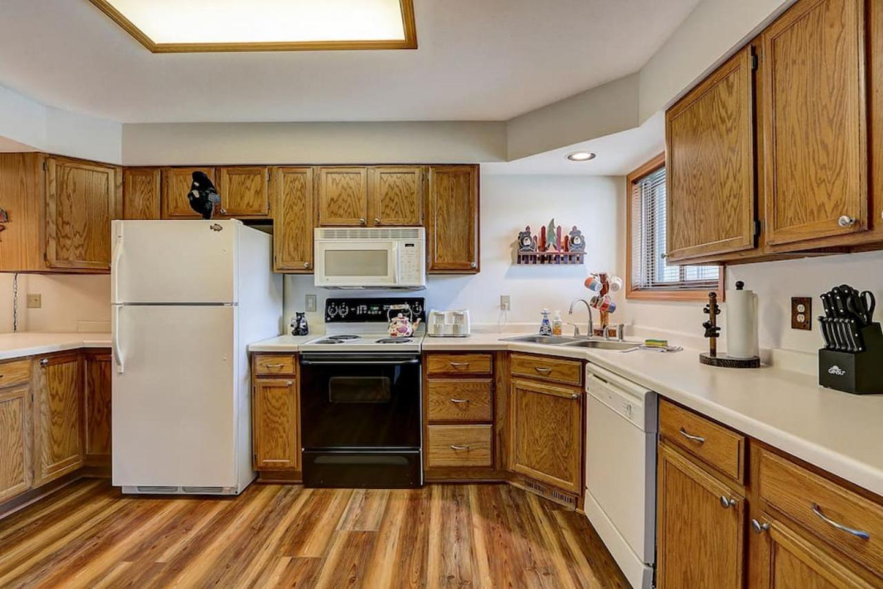 Brown Family Condo For Families Golf Trips And Girls Getaways Wisconsin Dells Exterior foto